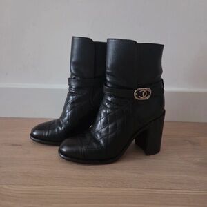 CHANEL Quilted Black Heeled Boots